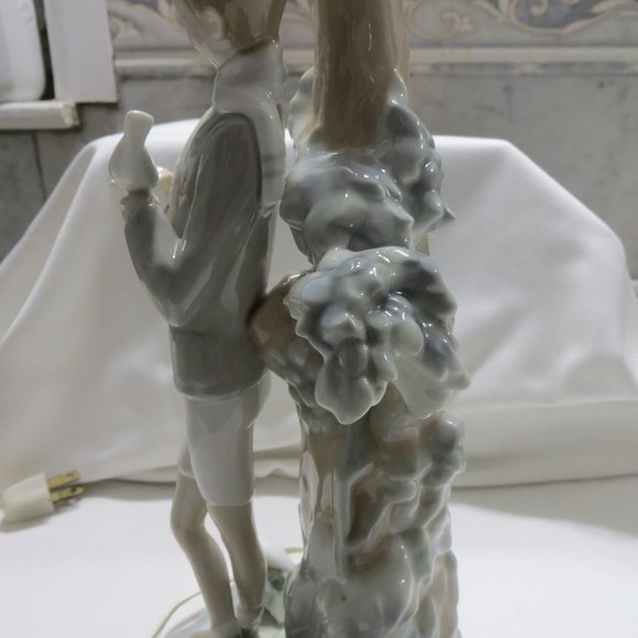 Lampara Colegial Boy with Dove. Sculptor Fulgencia - Picture 8 of 8